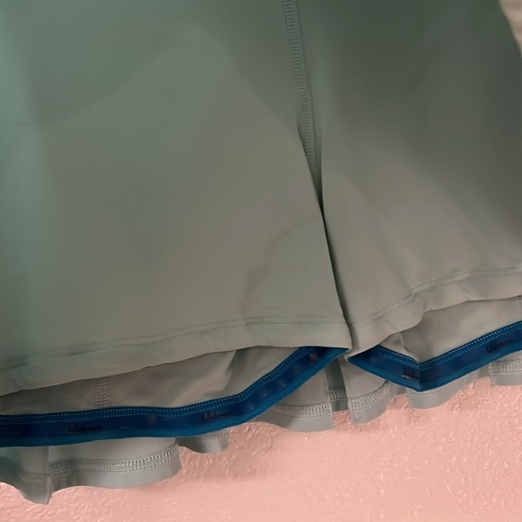 Lululemon woman’s size 6 pleated back athletic skirt. - Picture 5 of 9